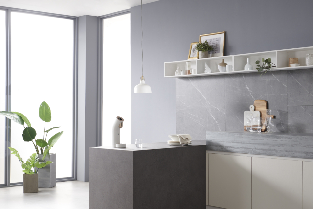 6 Tips For Incorporating A Water Dispenser Into Your Home Bar