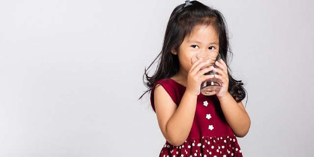 Make Daily Hydration Part of Your Kids’ Holiday Routine