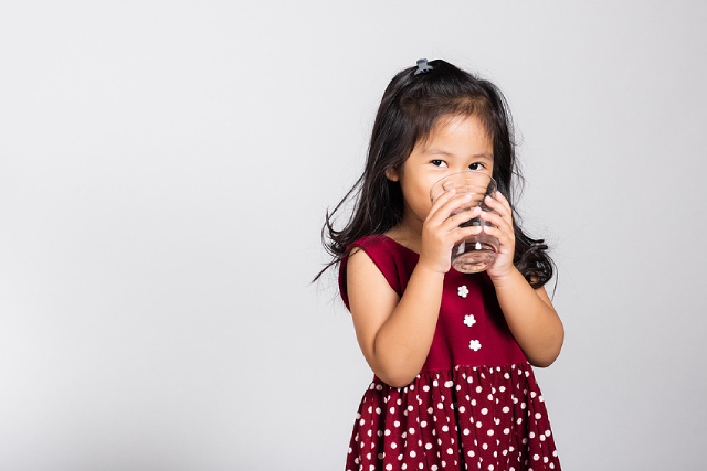 Make Daily Hydration Part of Your Kids’ Holiday Routine