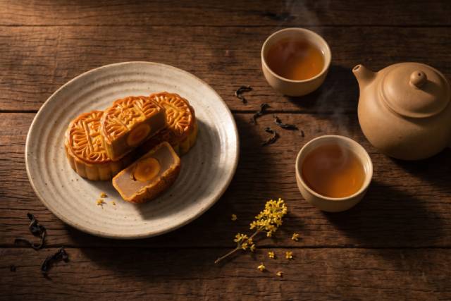 Mid-Autumn Mooncake and Tea Pairings Made Easy at Home Mid-Autumn Mooncake and Tea Pairings Made Easy at Home